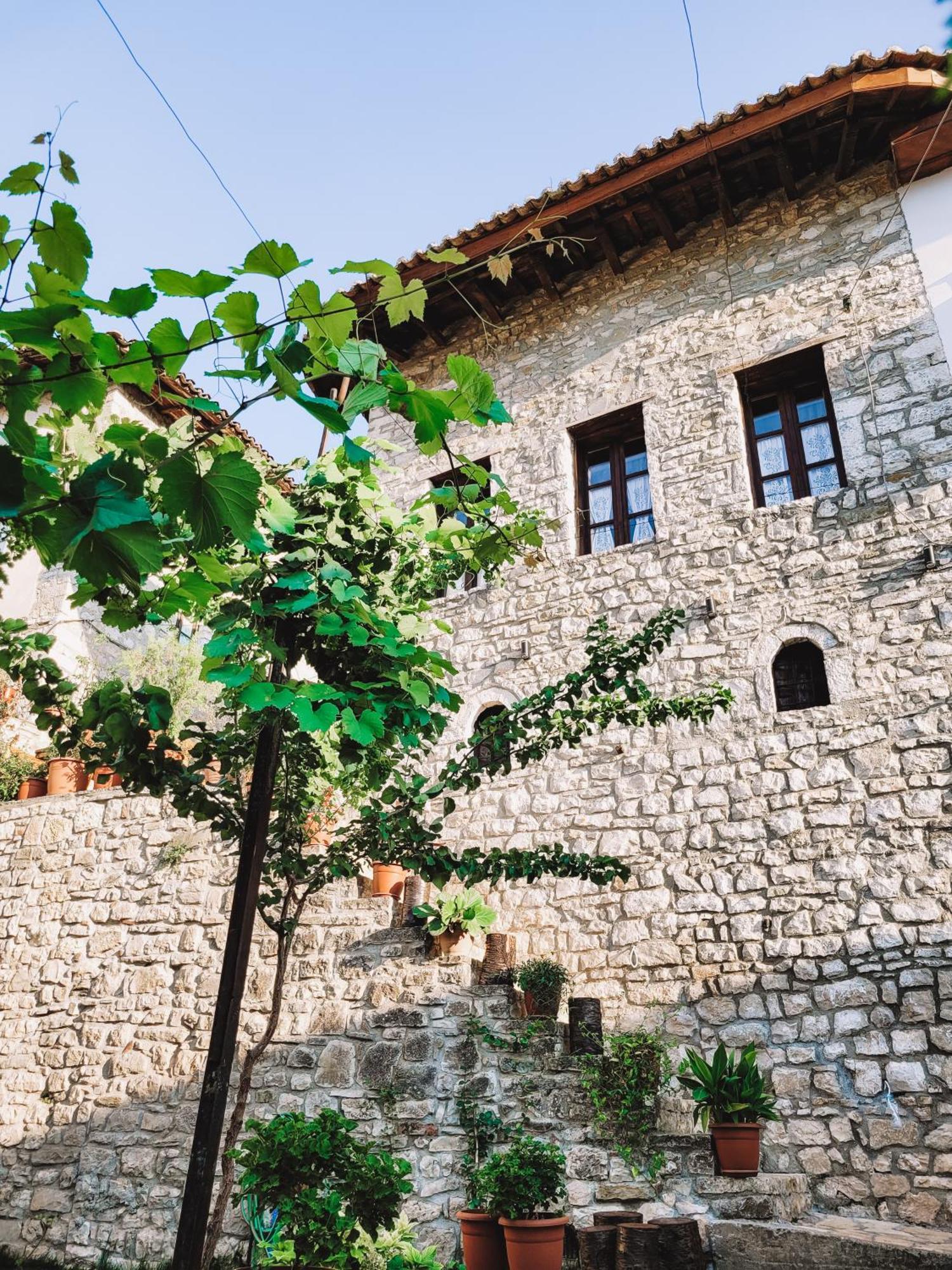 Tradita E Beratit Exterior foto